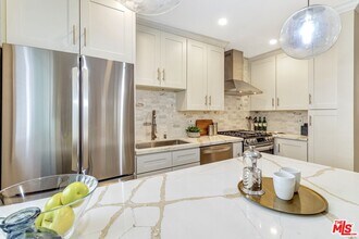 Building Photo - 9005 Cynthia St