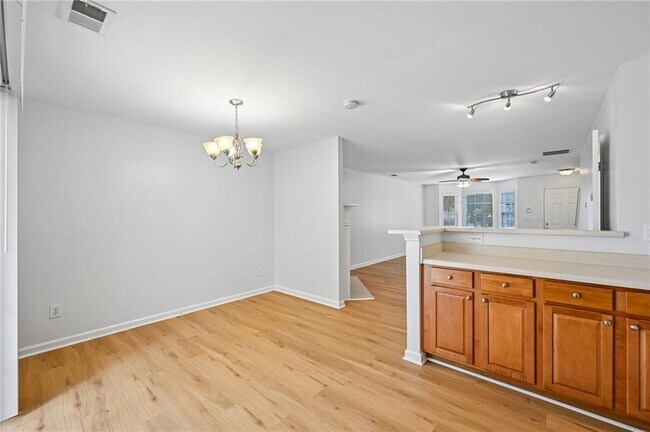 Building Photo - 725 Crestwell Cir
