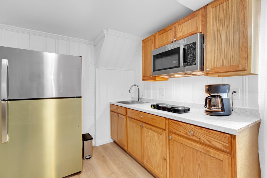 Building Photo - 7109 Layton Dr