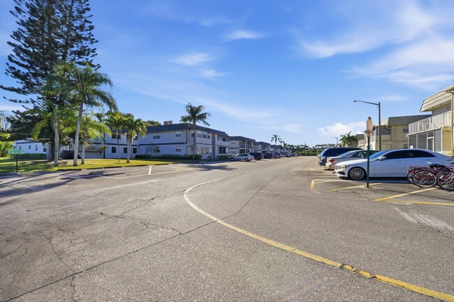 Building Photo - 669 Saxony Trail