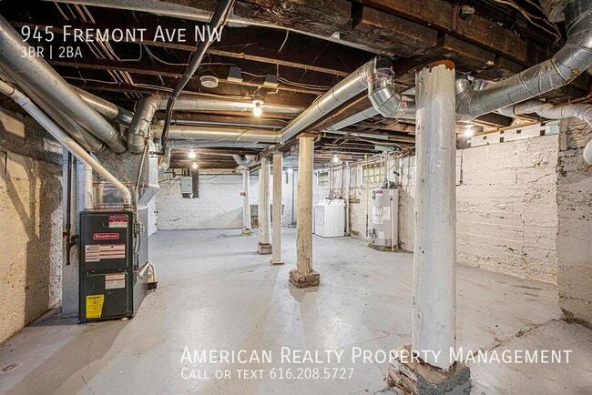 Building Photo - 945 Fremont Ave NW