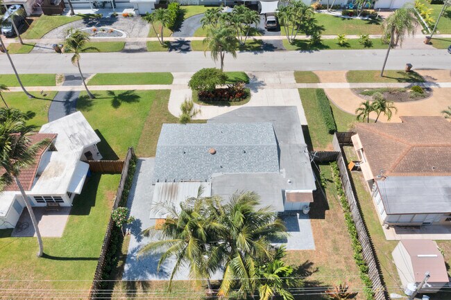 Building Photo - 921 SE 15th Ct