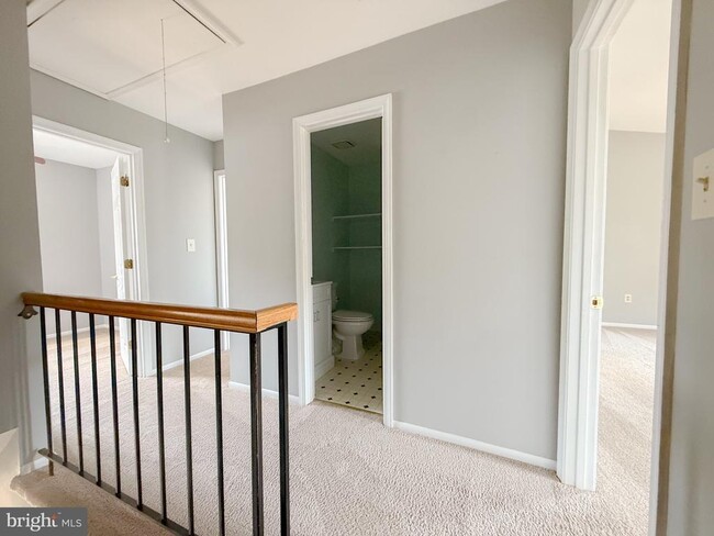 Building Photo - 9424 Sea Breeze Ct