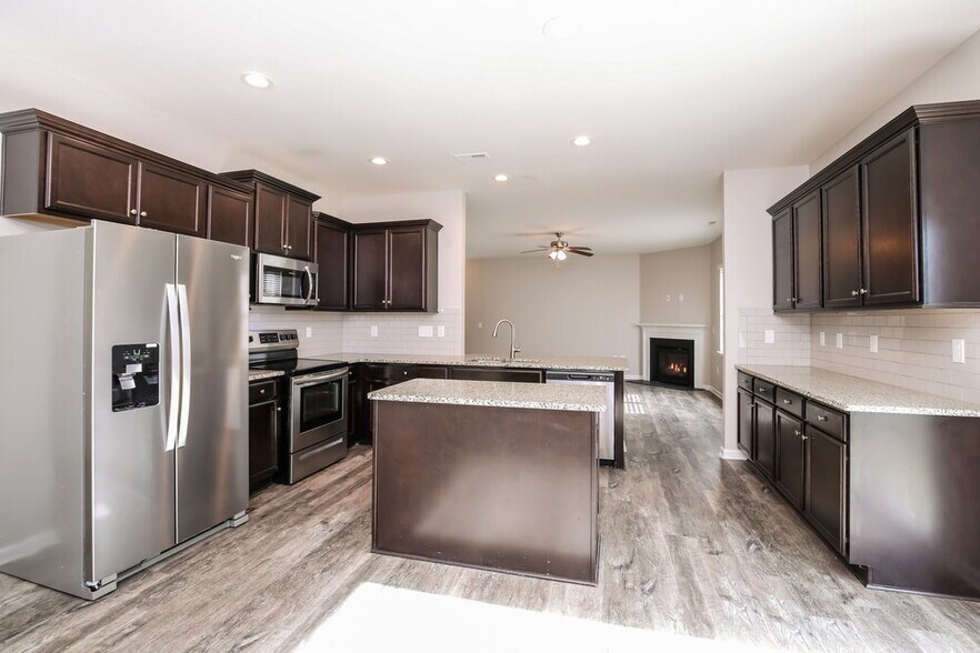 Building Photo - 6113 Watsonia Dr