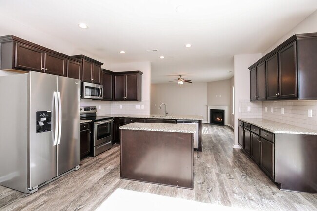 Building Photo - 6113 Watsonia Dr