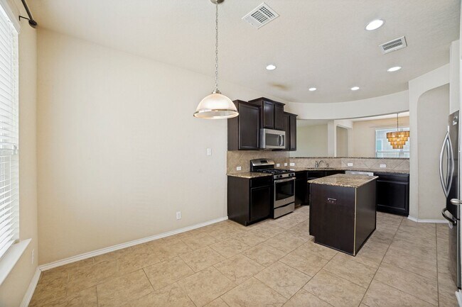 Building Photo - Beautiful 3 Bedroom in Republic Oaks Community