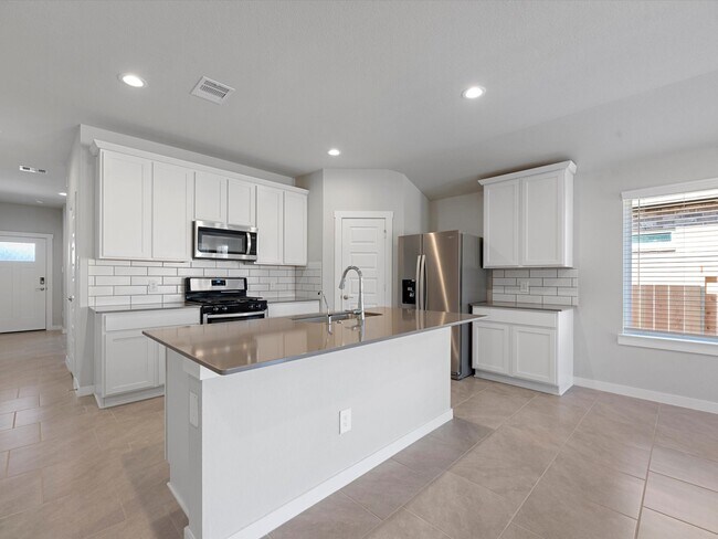 Building Photo - 3335 Silverton Dr