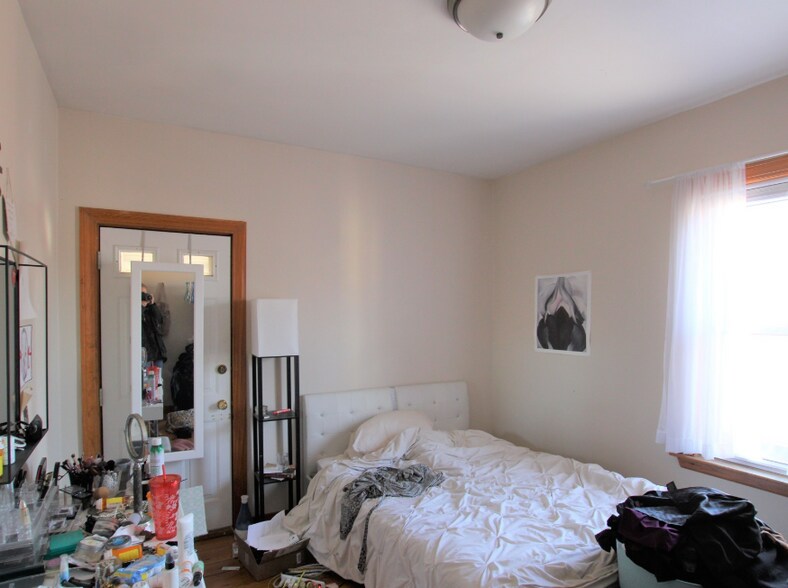 Building Photo - 16 Rossmore Rd