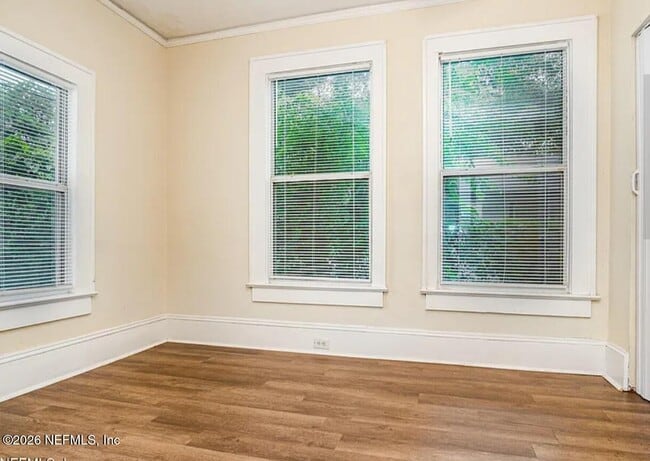 Building Photo - 940 Glencarin St