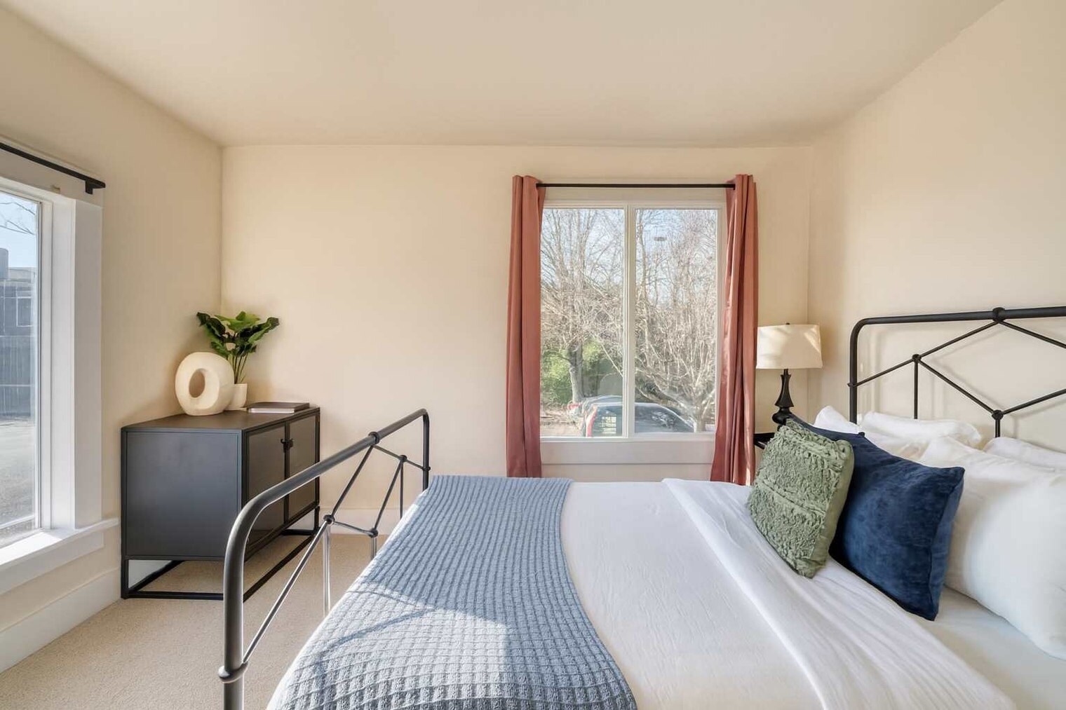 Building Photo - 502 NE 29th Ave