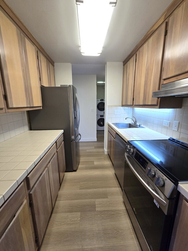 Building Photo - Large 2br/2ba/1pkg Condo near Blaisdell!