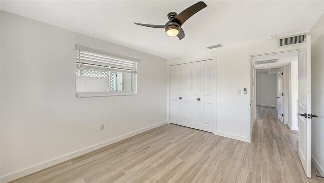 Building Photo - 909 Spanish Dr N