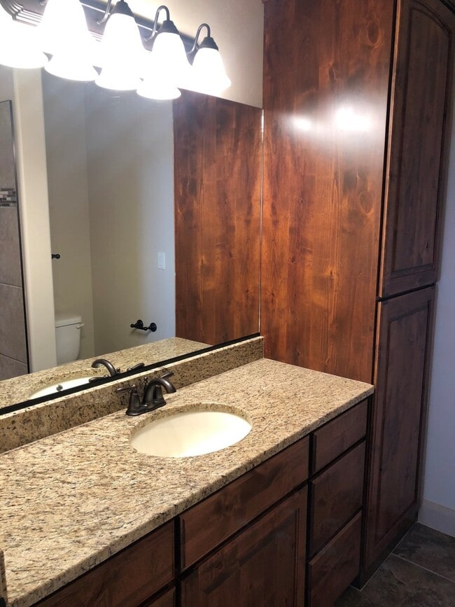 Building Photo - Tanzanite townhome in Sky Ridge