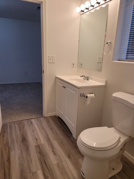 Building Photo - 16131 SE Powell Blvd