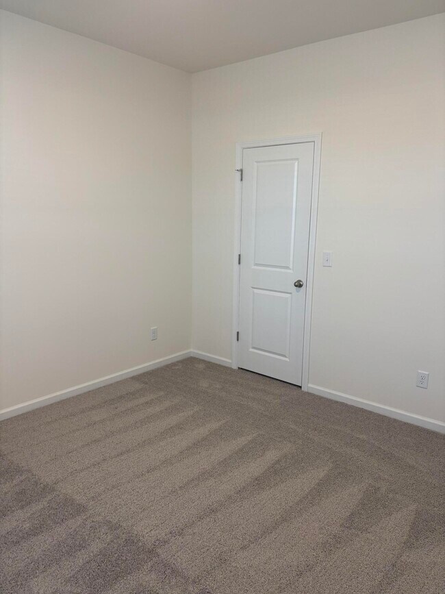 Building Photo - 370 Acorn St