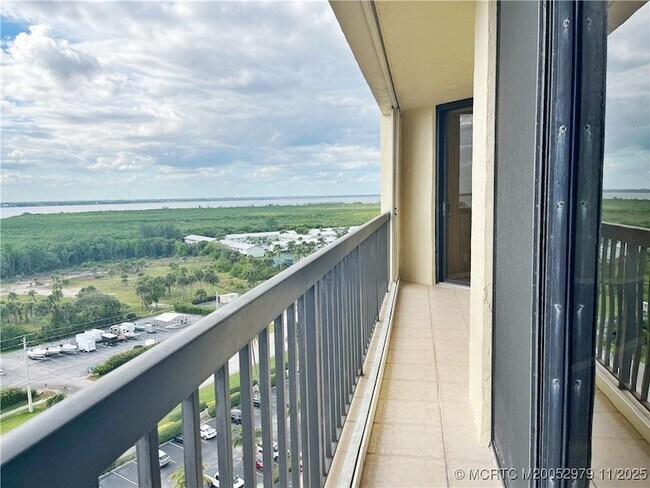 Building Photo - 9500 S Ocean Dr