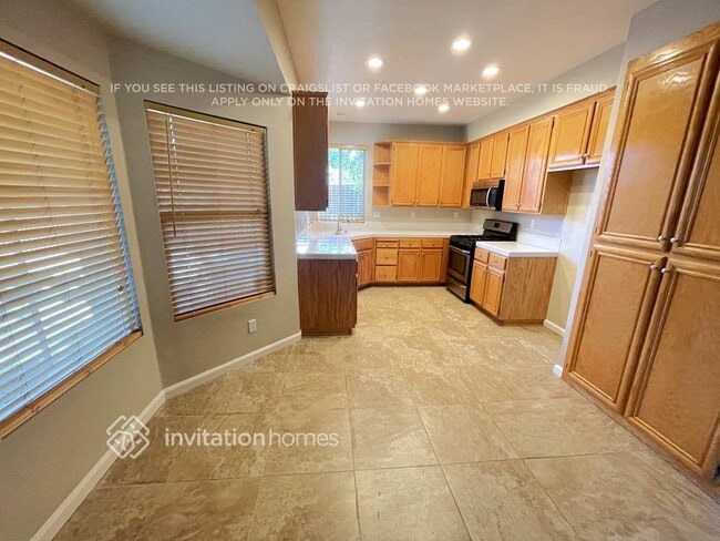 Building Photo - 4720 Canyon Hills Dr