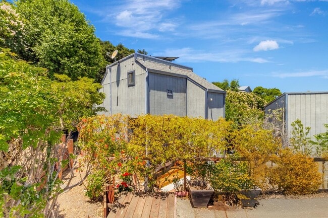 Building Photo - 21 San Benito Rd