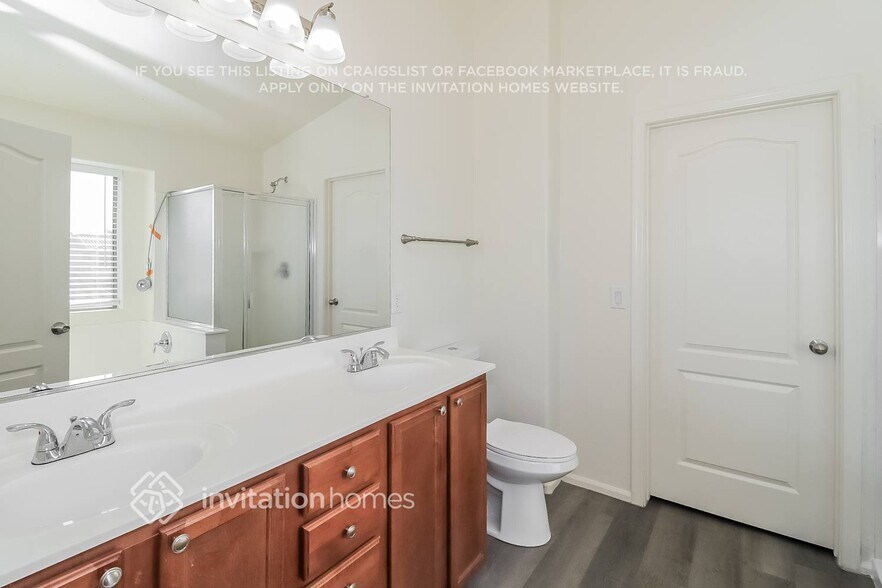 Building Photo - 7261 W Glenn Dr