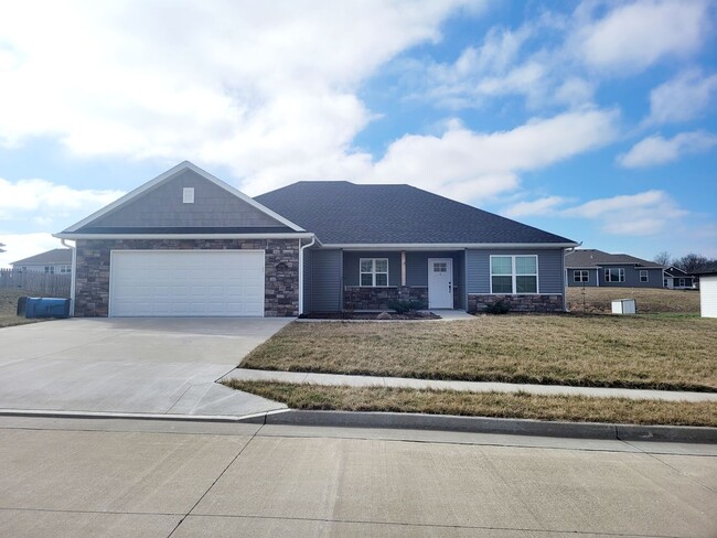 Building Photo - Beautiful NEW (2021) home in Ashland, MO