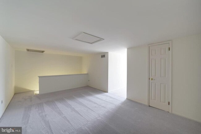 Building Photo - 10 Liberte Ln