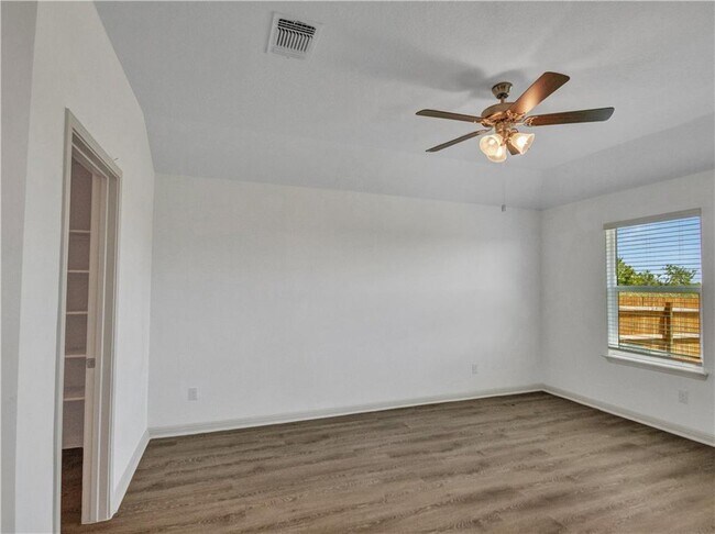 Building Photo - 100 Sweetwater Crk Ln