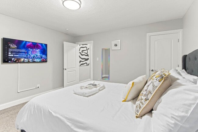 Building Photo - Modern Townhome in the Heart of Franklinton