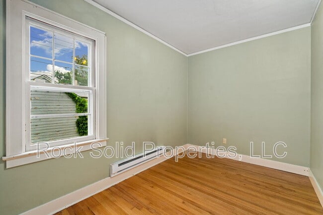 Building Photo - 316 E 20th St