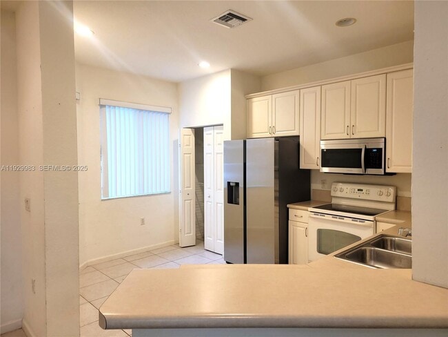 Building Photo - 2513 Stockbridge Square SW