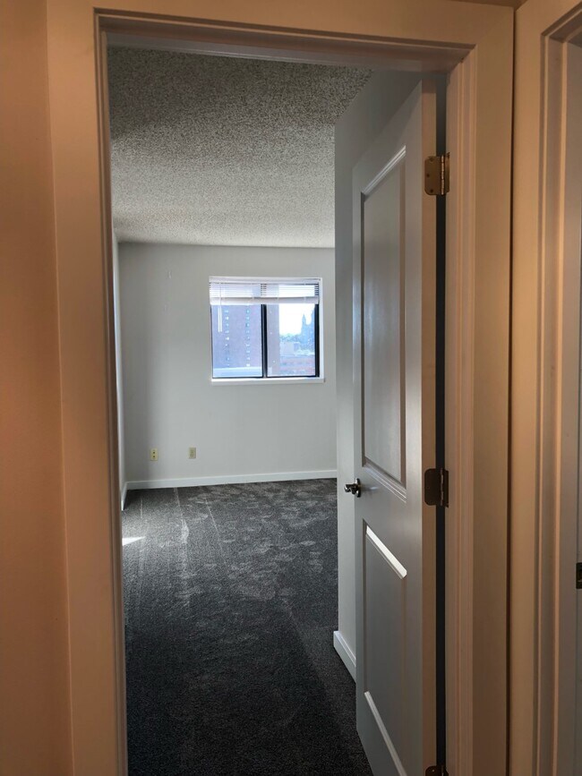 Building Photo - 78 10th St E