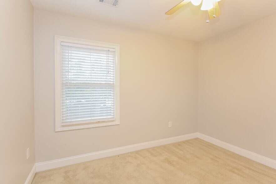 Building Photo - 2685 Hammond Dr