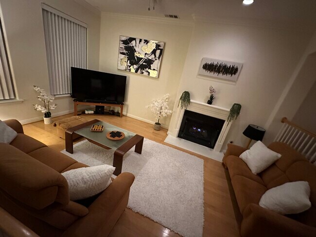 Living Room - 4118 W Kling St