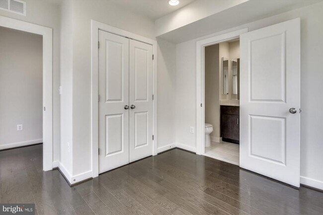 Building Photo - 8060 Red Hook St