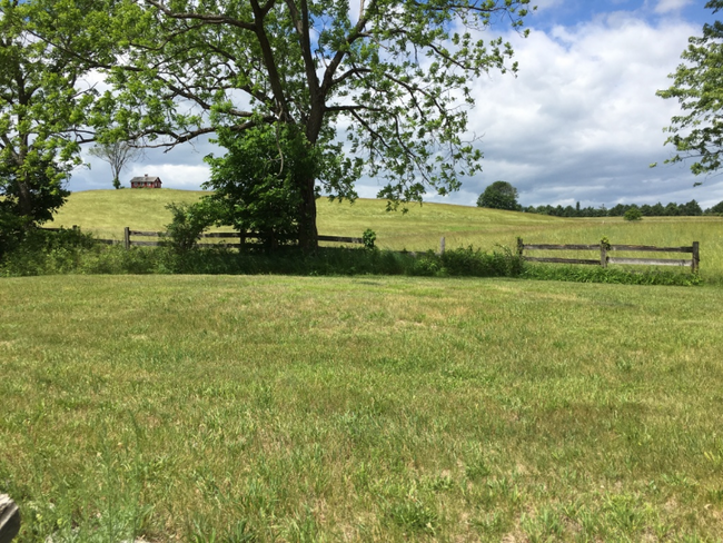 Building Photo - 36 Willowdale Farm Rd