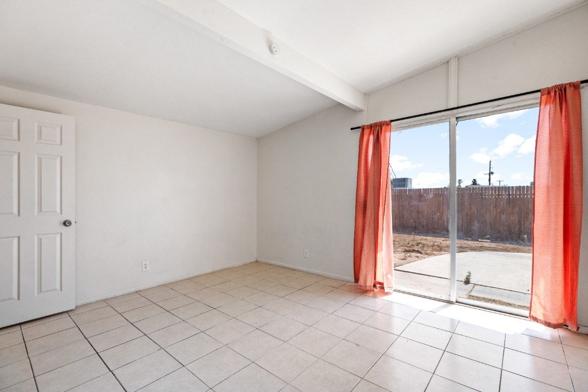 Building Photo - 221 Milinane Dr