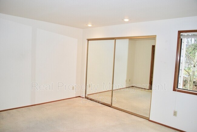 Building Photo - 9910 NE 119th St