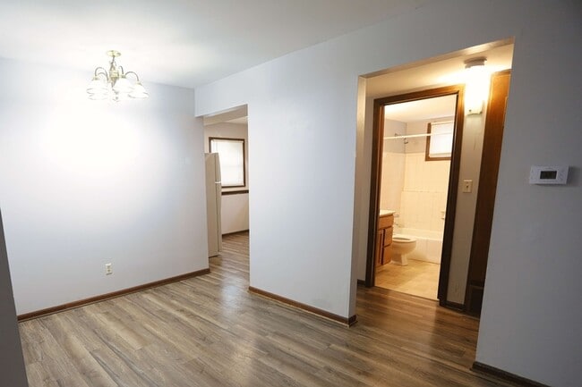 Building Photo - 2037 Andrew St SE