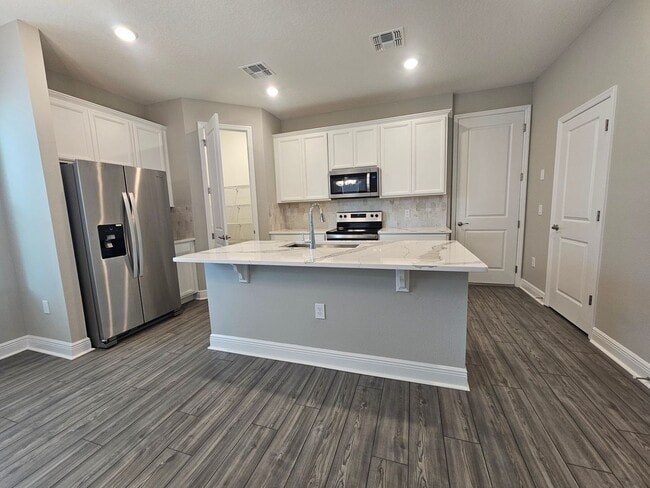 Building Photo - Beautiful and Spacious 3 bedroom 2 bath Townhome With a Split Floor Plan in Winter Garden!