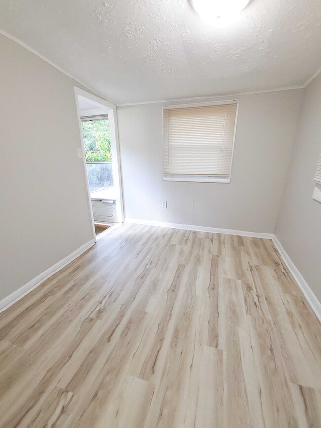 Building Photo - 1027 35th St SW