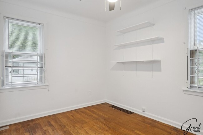 Building Photo - 3 bedroom $1150