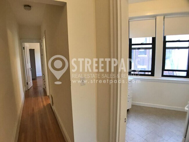 Building Photo - 2 bedroom in Boston MA 02115