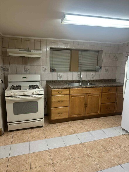 Building Photo - 3709 W Diversey Ave