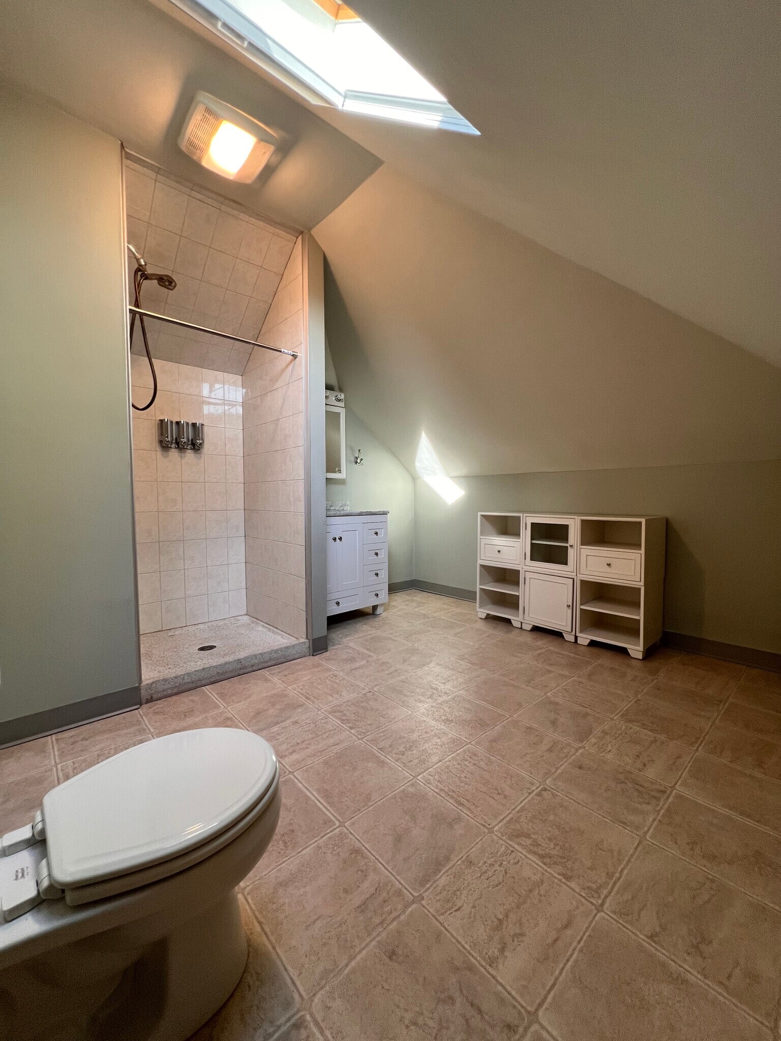en suite bathroom - 311 Waverley Ave
