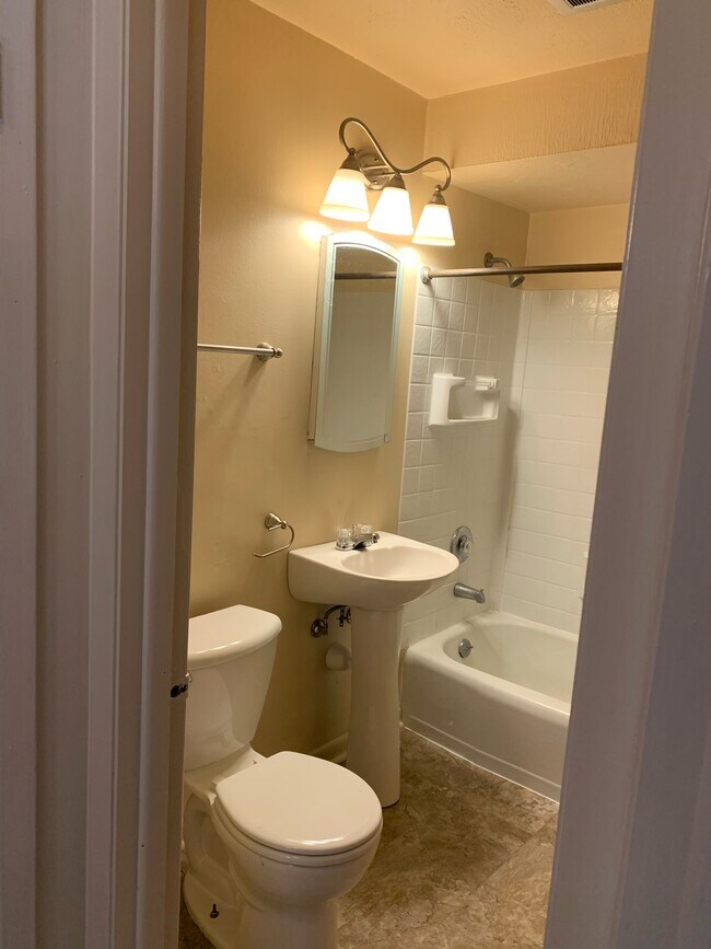 bathroom - 1248 S 51st Ct