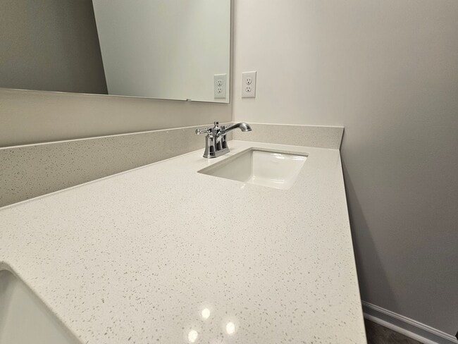 Building Photo - Townhome in great Concord community
