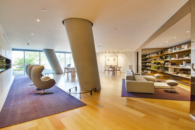 Building Photo - 2669 S Bayshore Dr