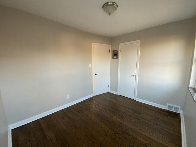 Building Photo - 4101 Ridge Rd