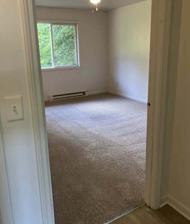 Building Photo - 3 Bedroom Home for rent in Newton, IA