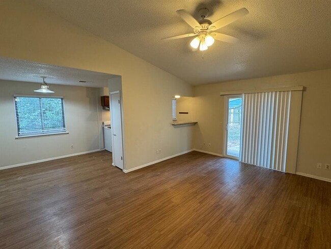 Building Photo - 5112 Meadow Creek Dr