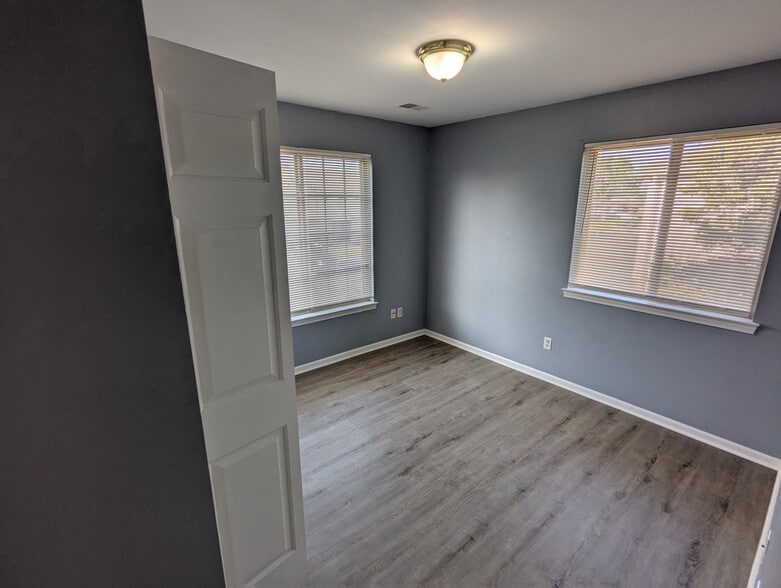Building Photo - 20736 Williamson St